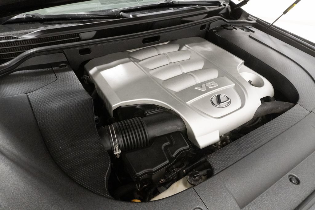 Used 2015 Lexus LX 570 4WD w/ Luxury Package image 4