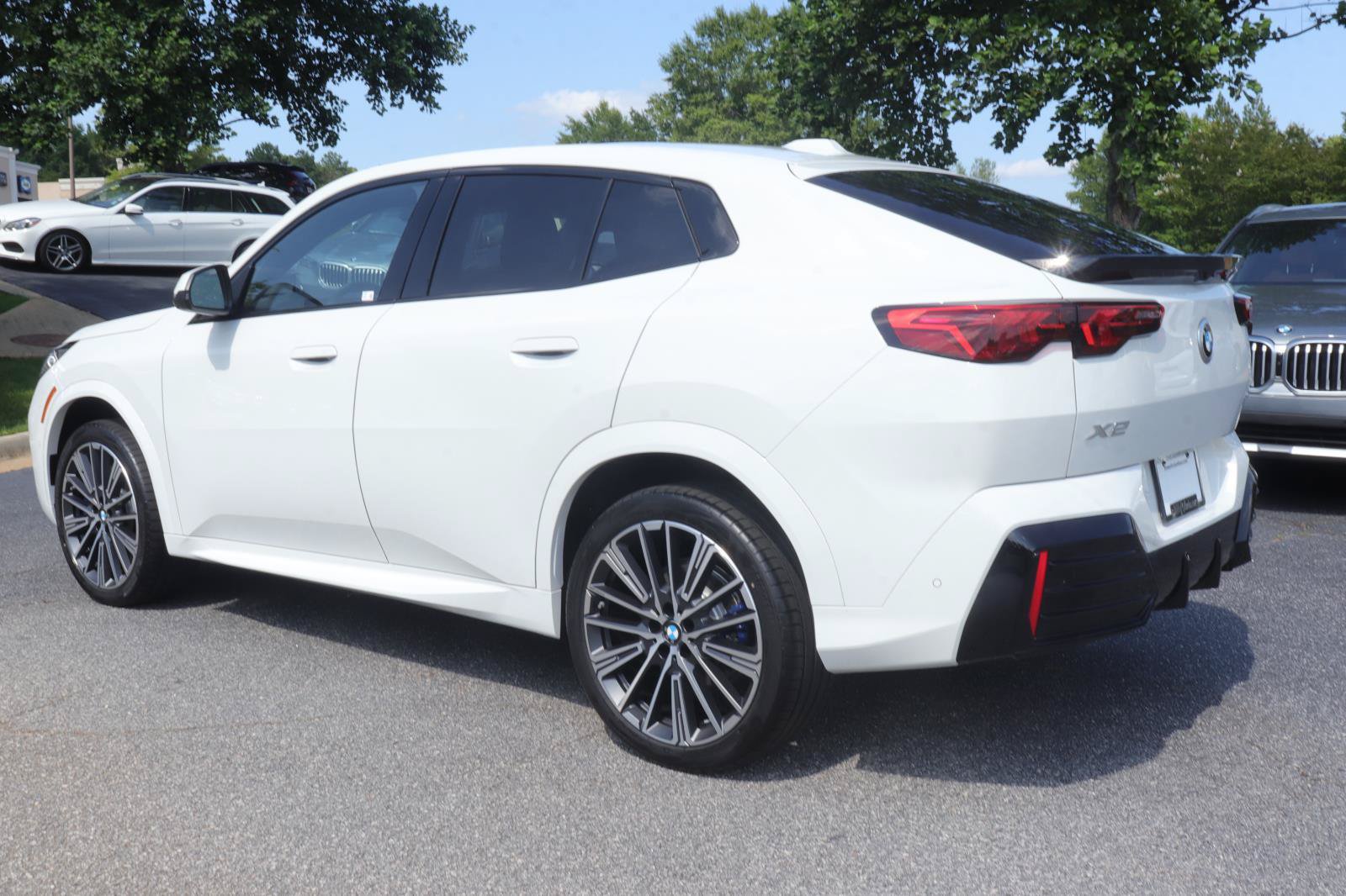New 2026 BMW X2 xDrive28i w/ Technology Package AWD/4WD image 4