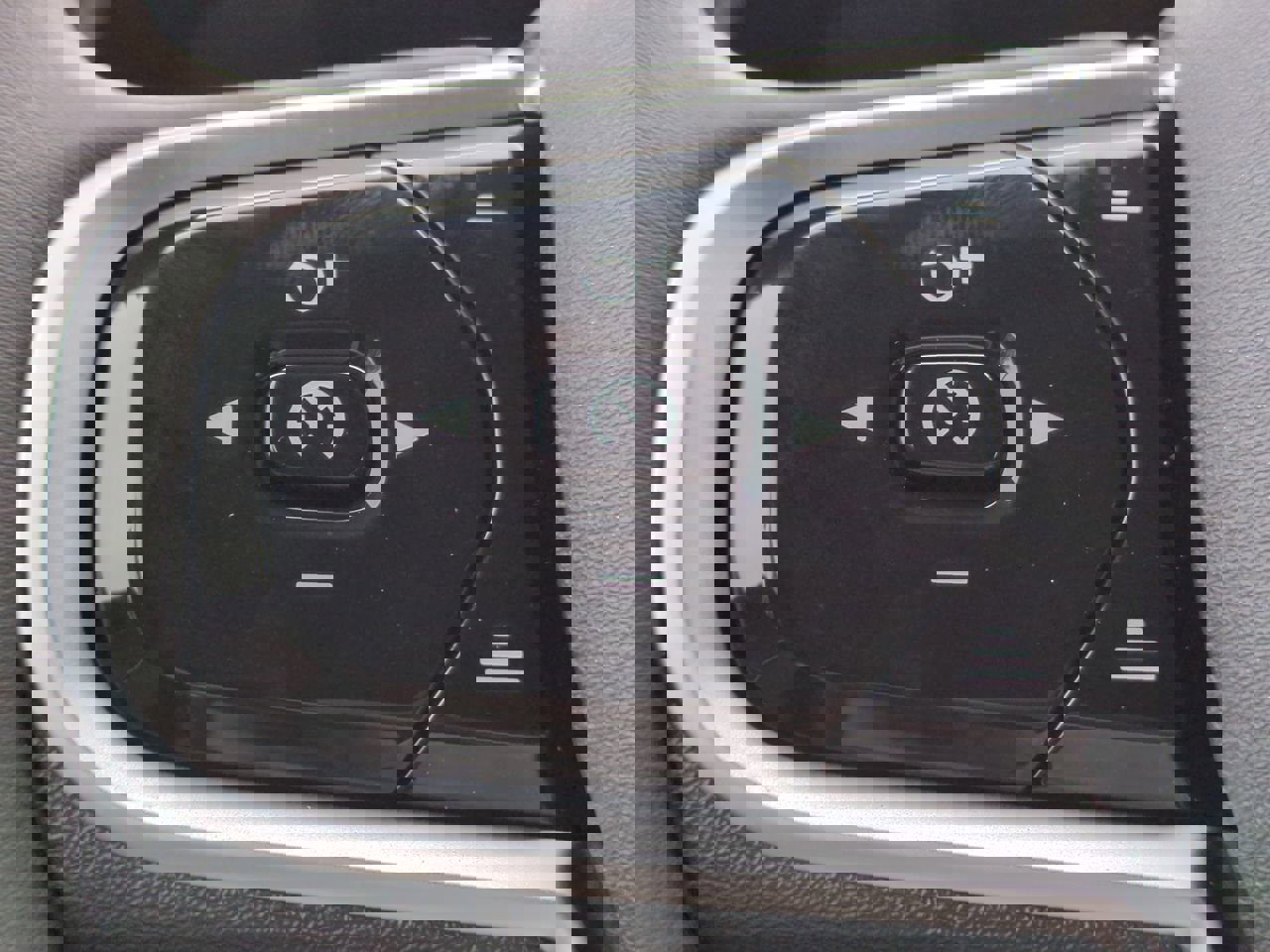 New 2026 Volvo XC90 B6 Plus w/ Protection Package Premier image 24