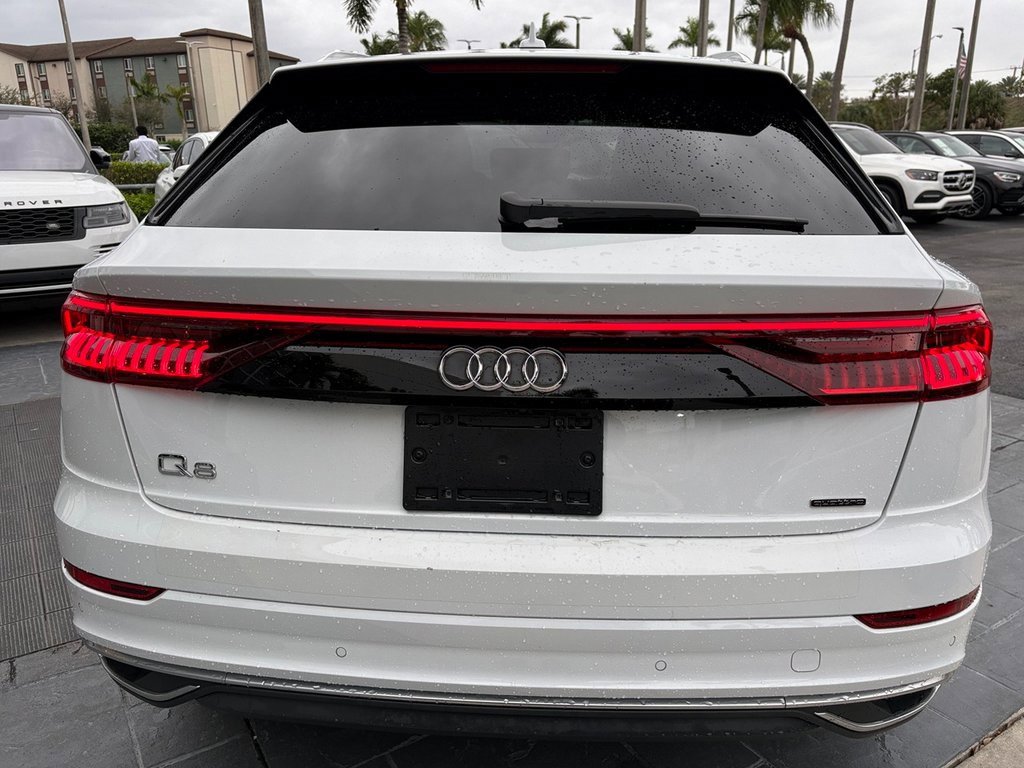 Used 2023 Audi Q8 Premium image 9