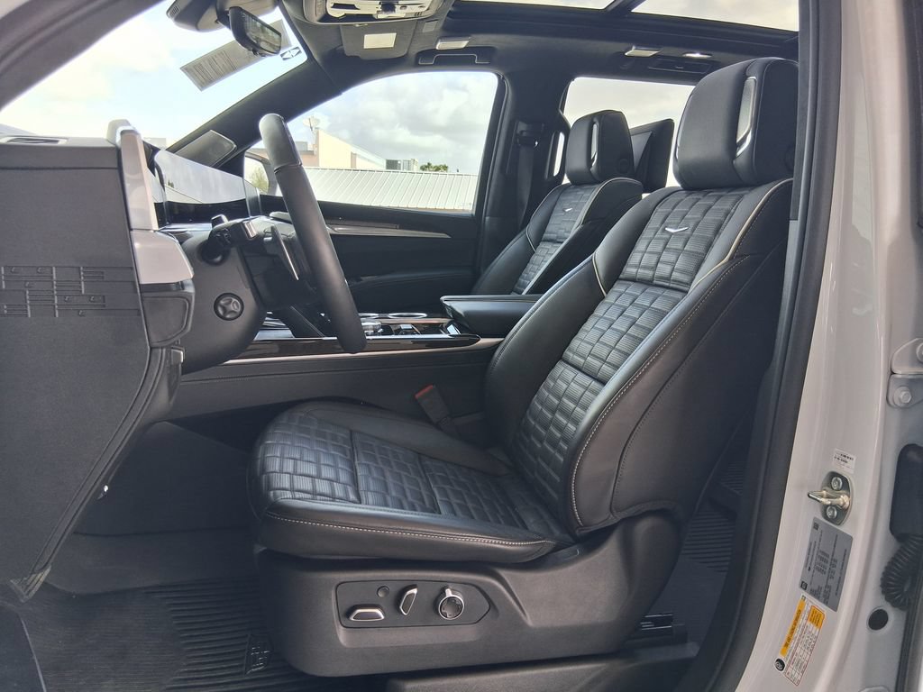 Used 2026 Cadillac Escalade Platinum Sport w/ LPO, Floor Liner Package RWD image 19