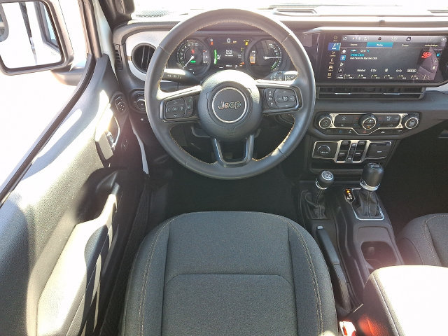Used 2024 Jeep Wrangler Unlimited AWD/4WD image 3