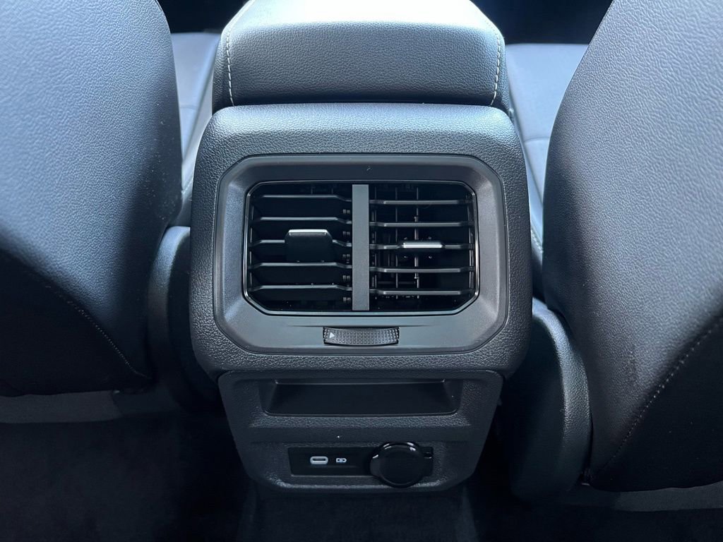 Used 2021 Volkswagen Tiguan SE w/ Panoramic Sunroof Package image 33