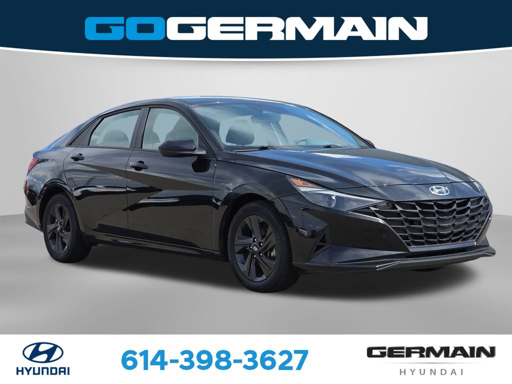 Used 2023 Hyundai Elantra SEL w/ Preferred Accessory Package FWD image 4