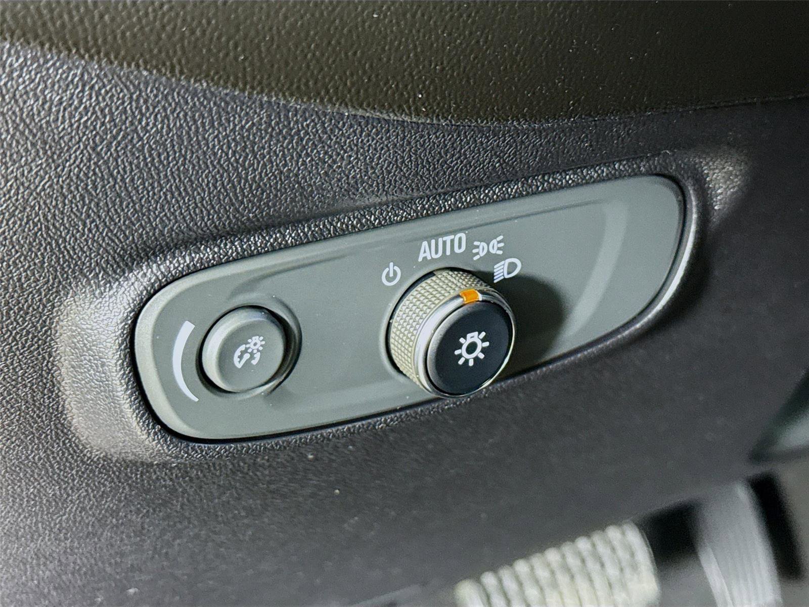 Used 2019 Chevrolet Equinox LT image 14