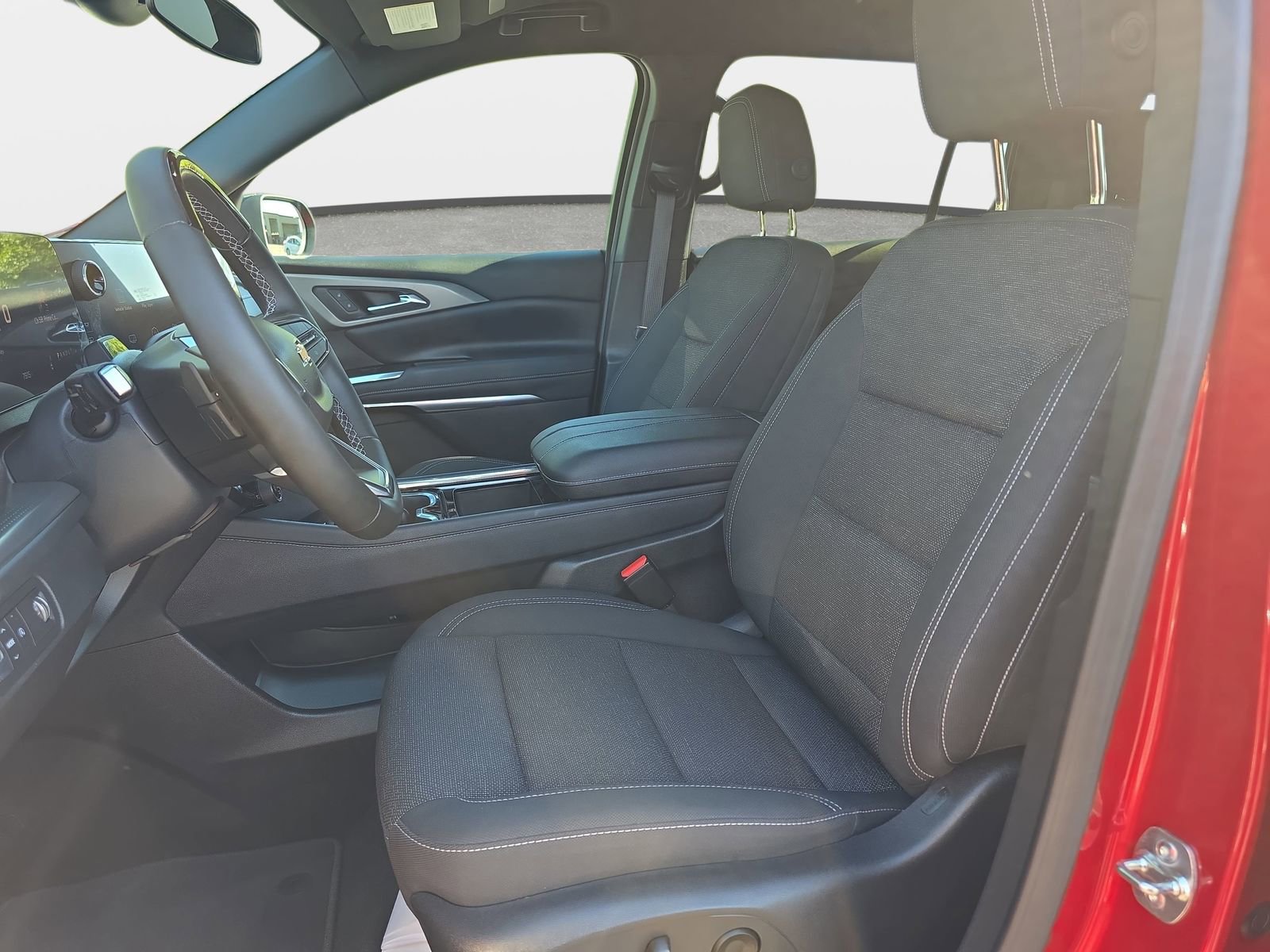 Used 2025 Chevrolet Traverse LT w/ Enhanced Driving Package FWD image 16