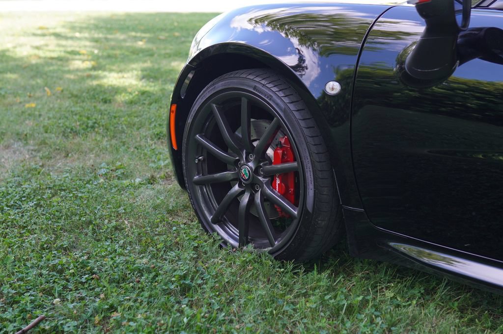 Used 2019 Alfa Romeo 4C Spider RWD image 18