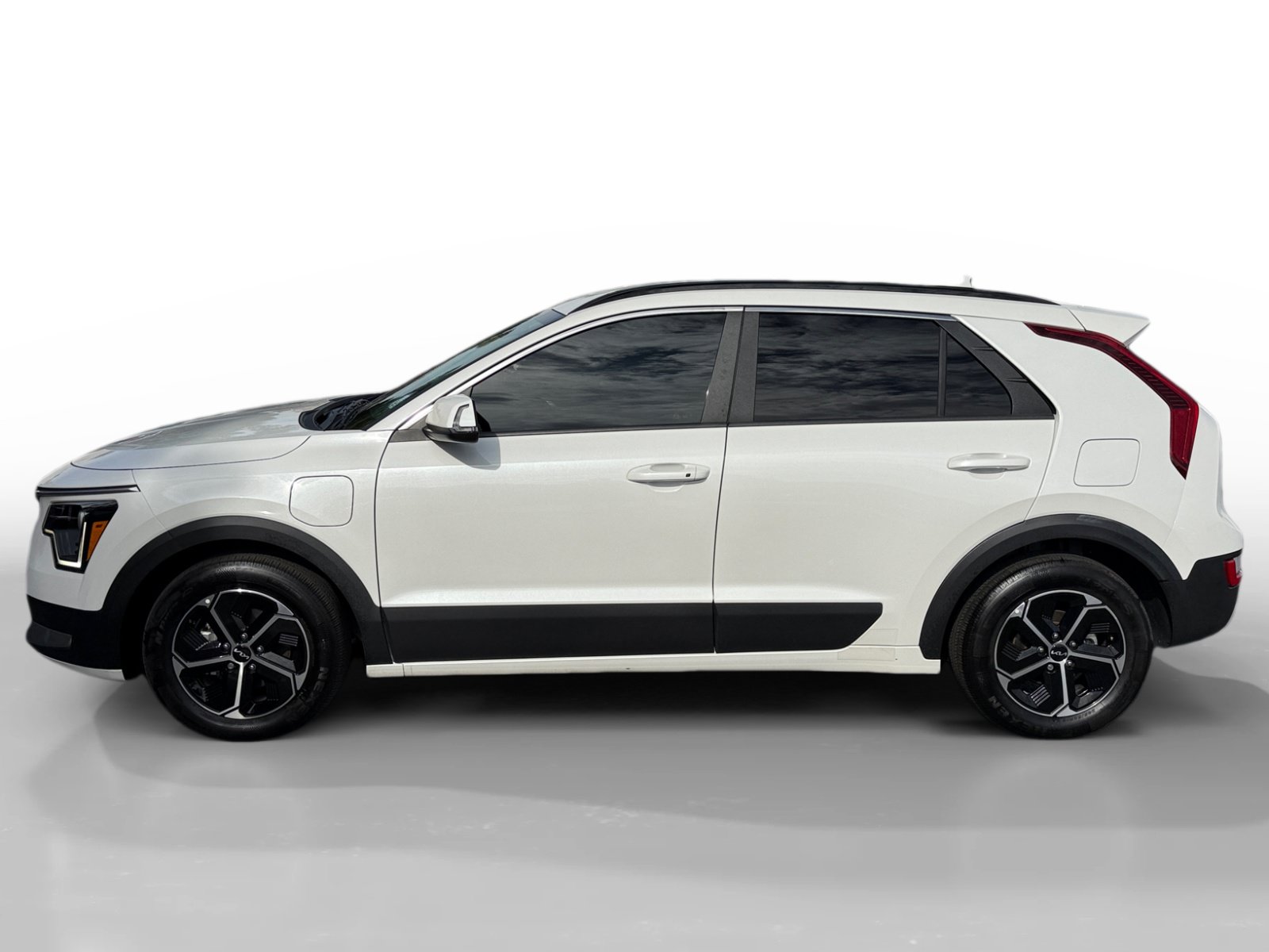 Used 2025 Kia Niro EX FWD image 2