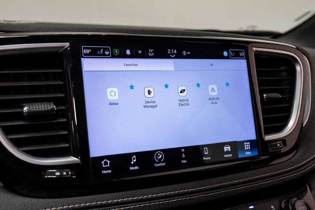 Used 2022 Chrysler Pacifica Limited w/ Uconnect Theater Family Group FWD image 21
