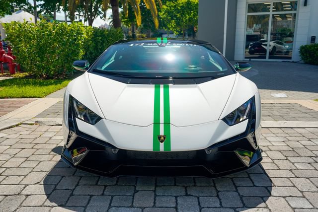 Used 2023 Lamborghini Huracan Tecnica RWD image 4