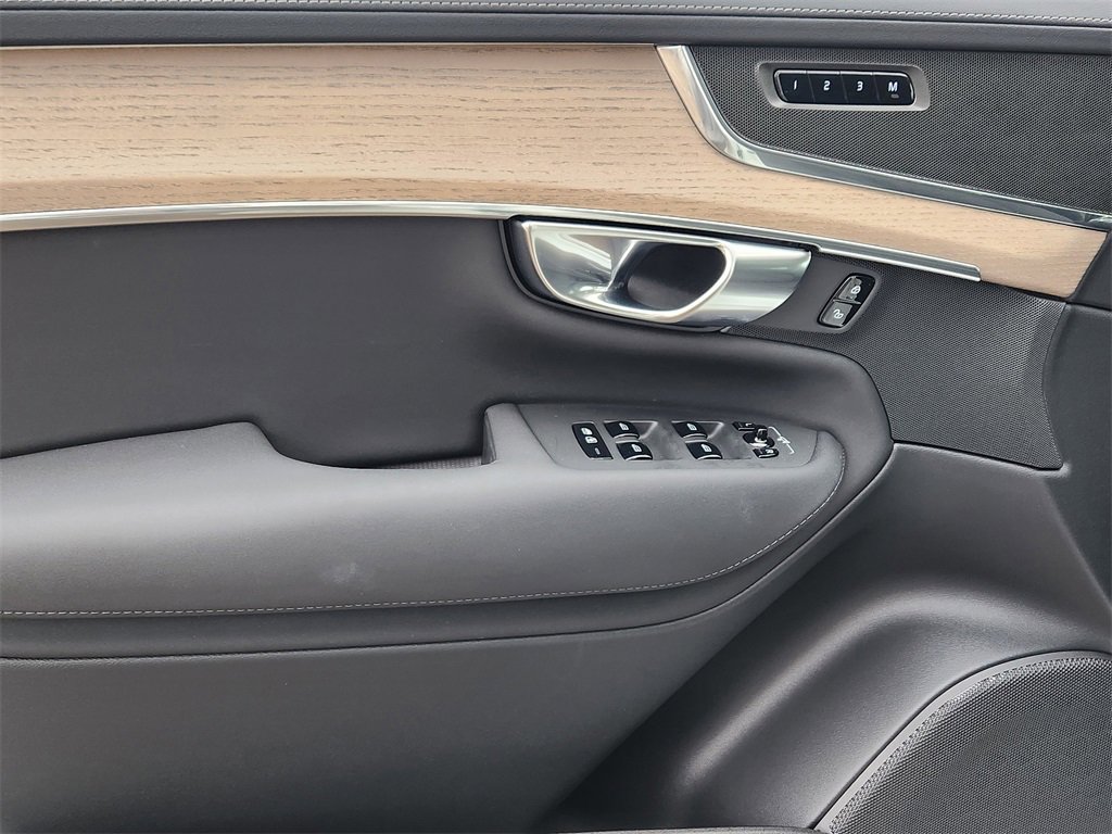 Used 2025 Volvo XC90 B6 Core w/ Protection Package Premier image 3