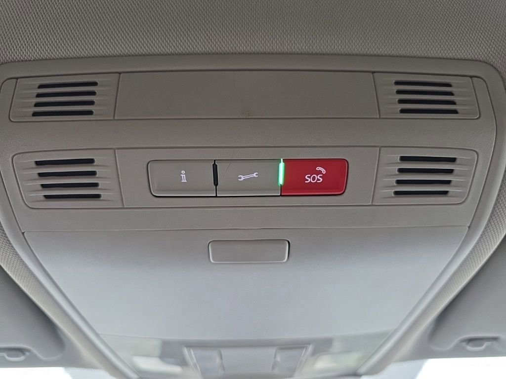 Used 2024 Volkswagen Taos SE image 29