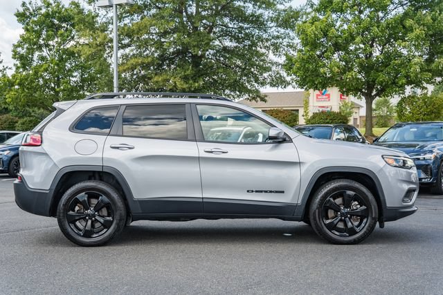 Used 2019 Jeep Cherokee Latitude Plus AWD/4WD image 4