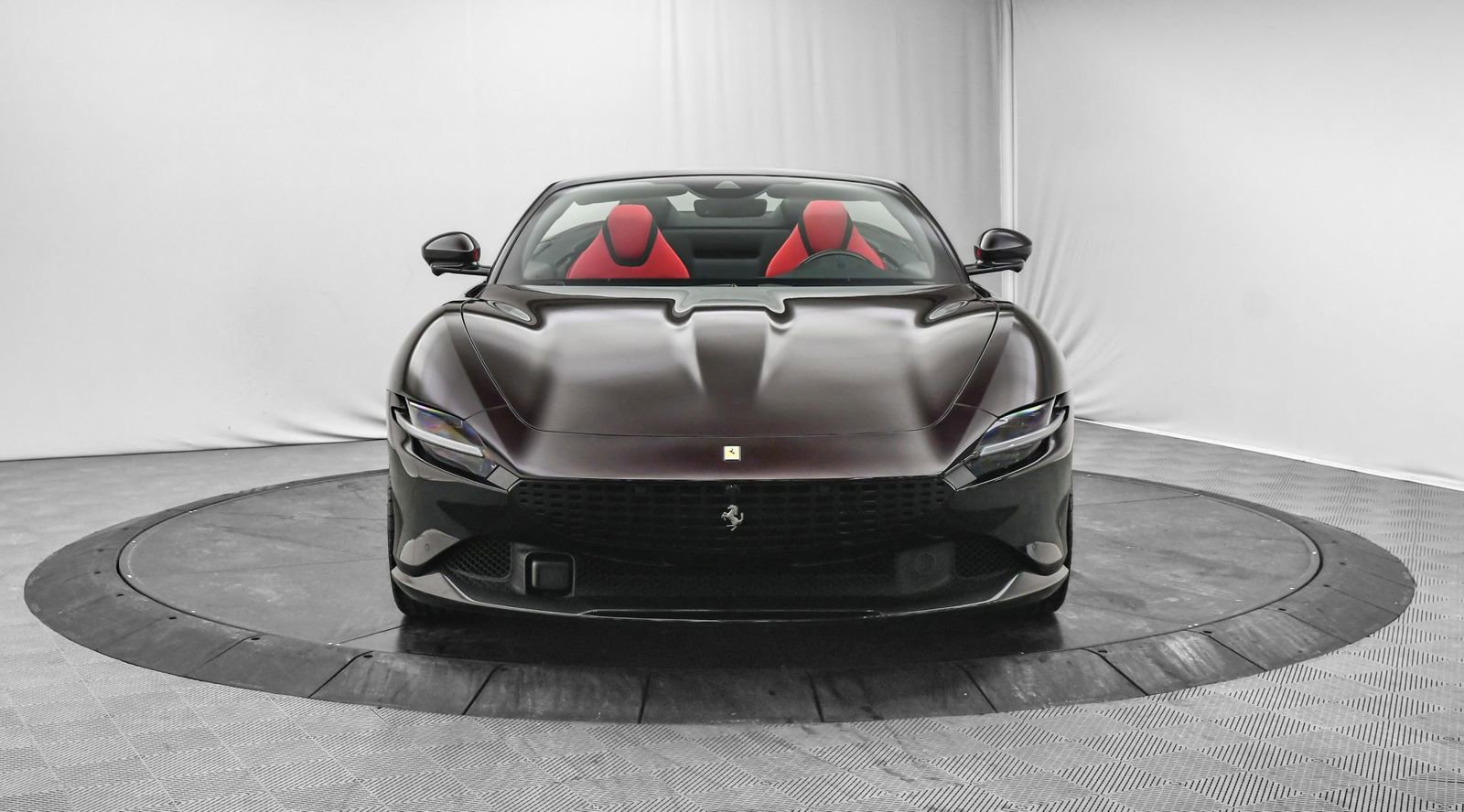 Used 2024 Ferrari Roma Spider image 3