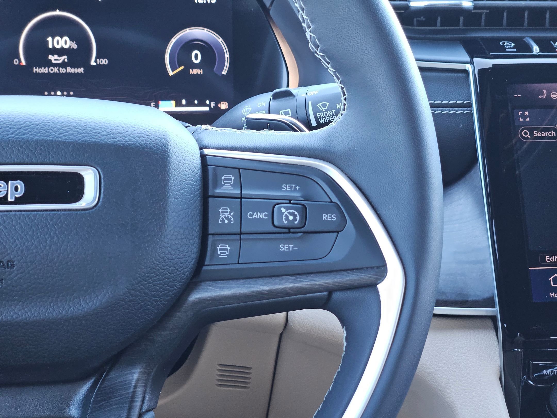 Certified 2024 Jeep Grand Cherokee Limited w/ Luxury Tech Group II image 22