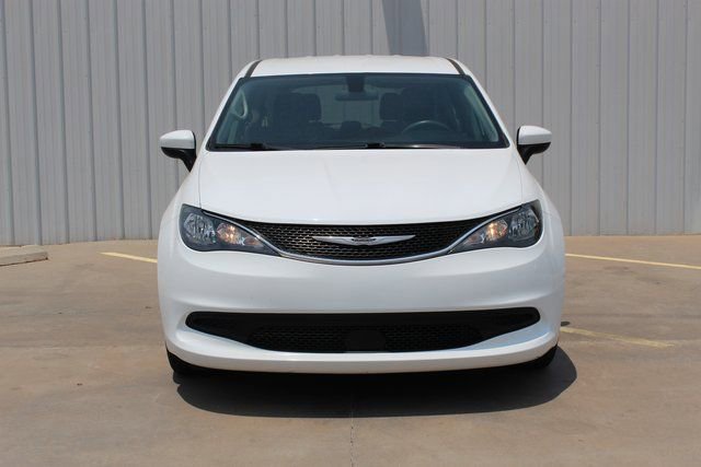 Used 2021 Chrysler Voyager LX image 5