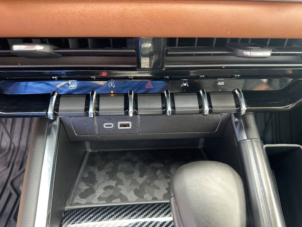 Used 2023 GMC Canyon AT4 w/ Technology Package image 5