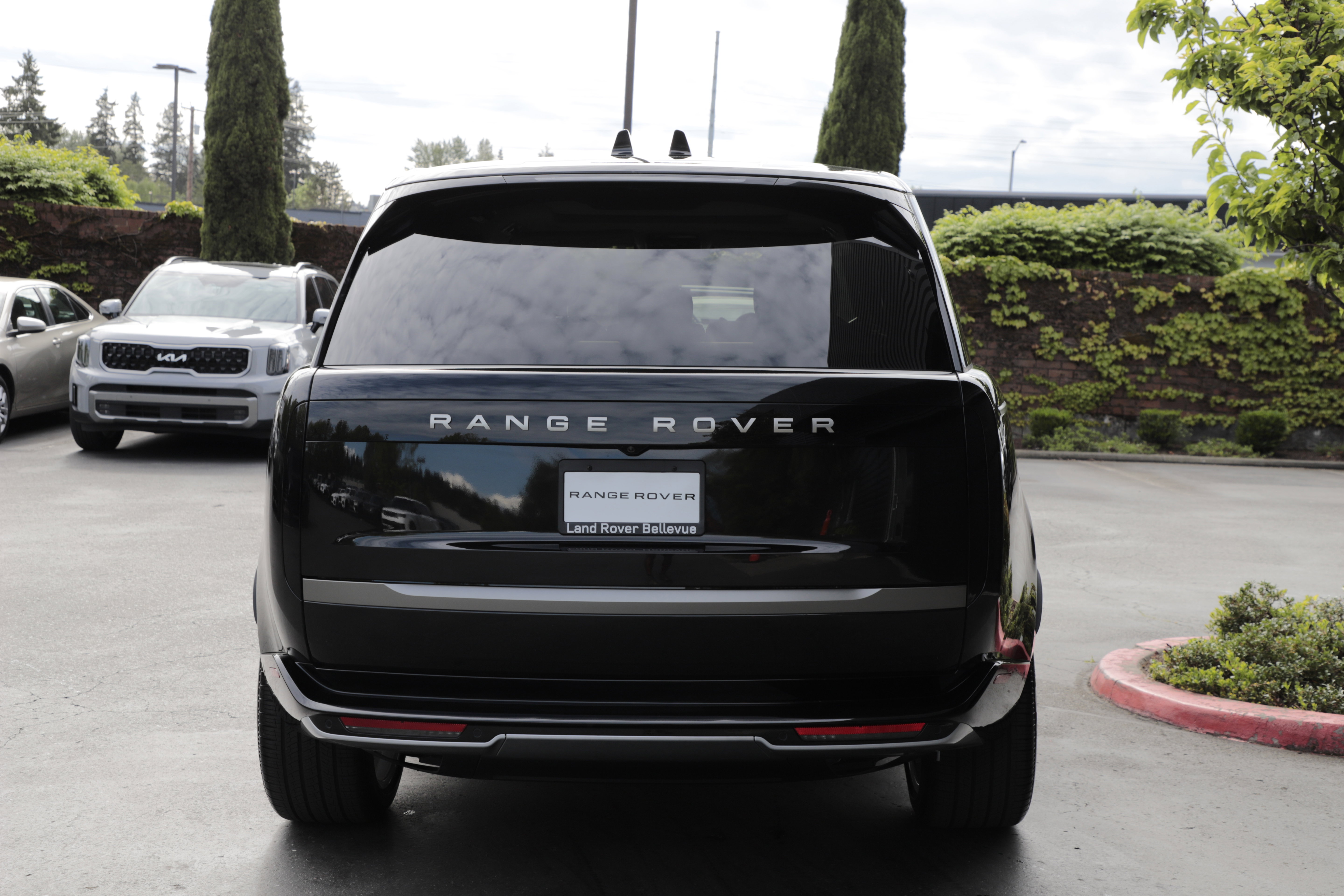 New 2026 Land Rover Range Rover Long Wheelbase SE AWD/4WD image 5