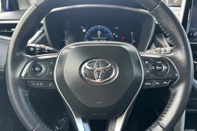Certified 2025 Toyota Corolla Cross XLE FWD image 28