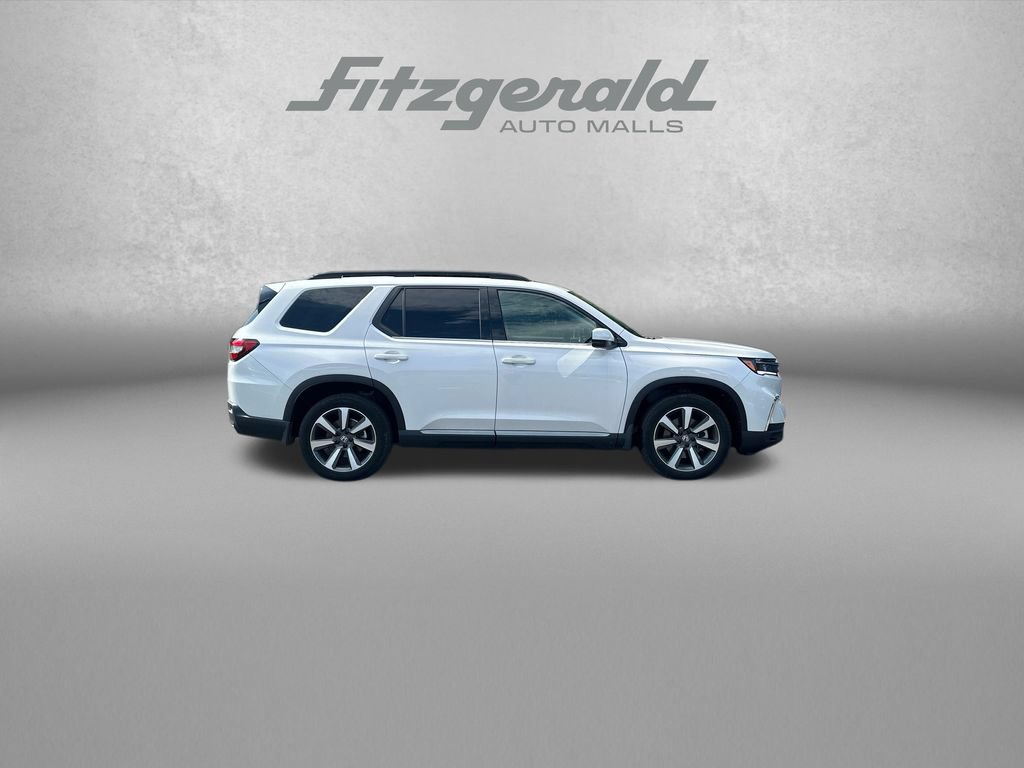 Used 2025 Honda Pilot Touring image 9