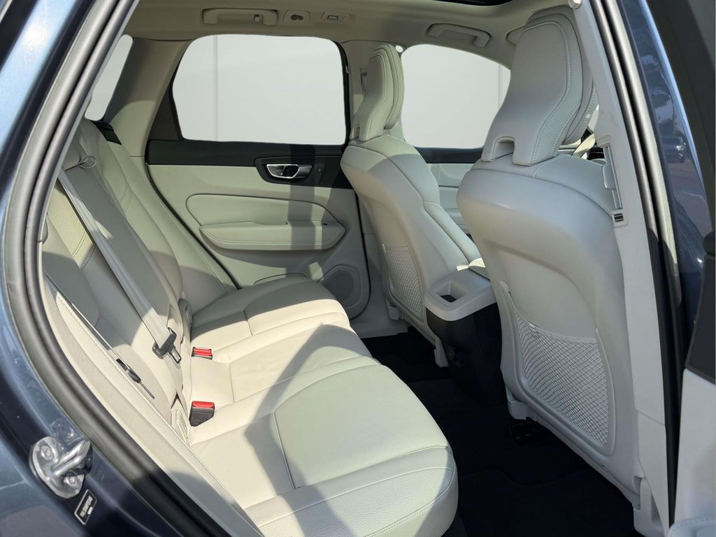 Used 2023 Volvo XC60 B5 Plus AWD/4WD image 12