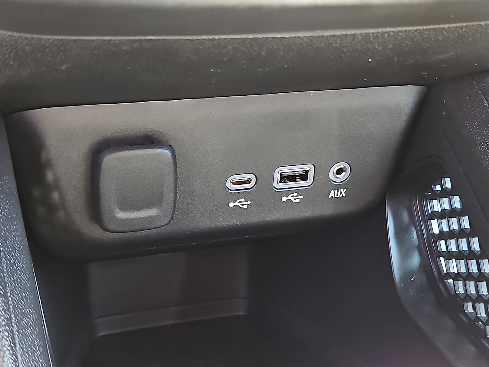 Certified 2023 Chevrolet TrailBlazer LT w/ Convenience Package FWD image 23