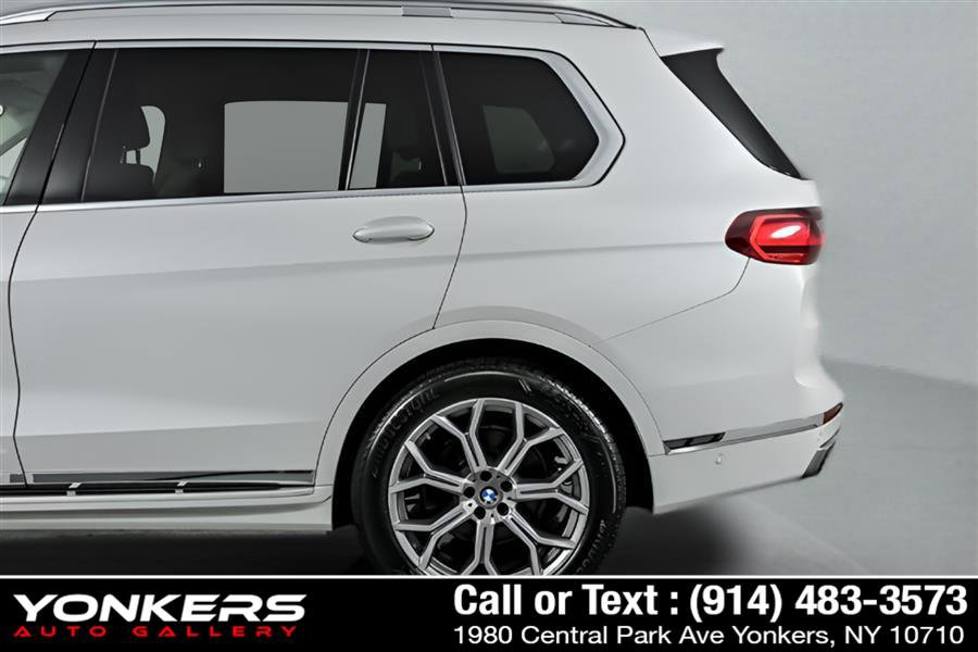 Used 2022 BMW X7 xDrive40i w/ Executive Package image 98