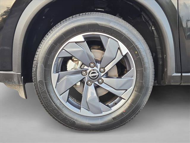 Used 2025 Nissan Rogue SV FWD image 23