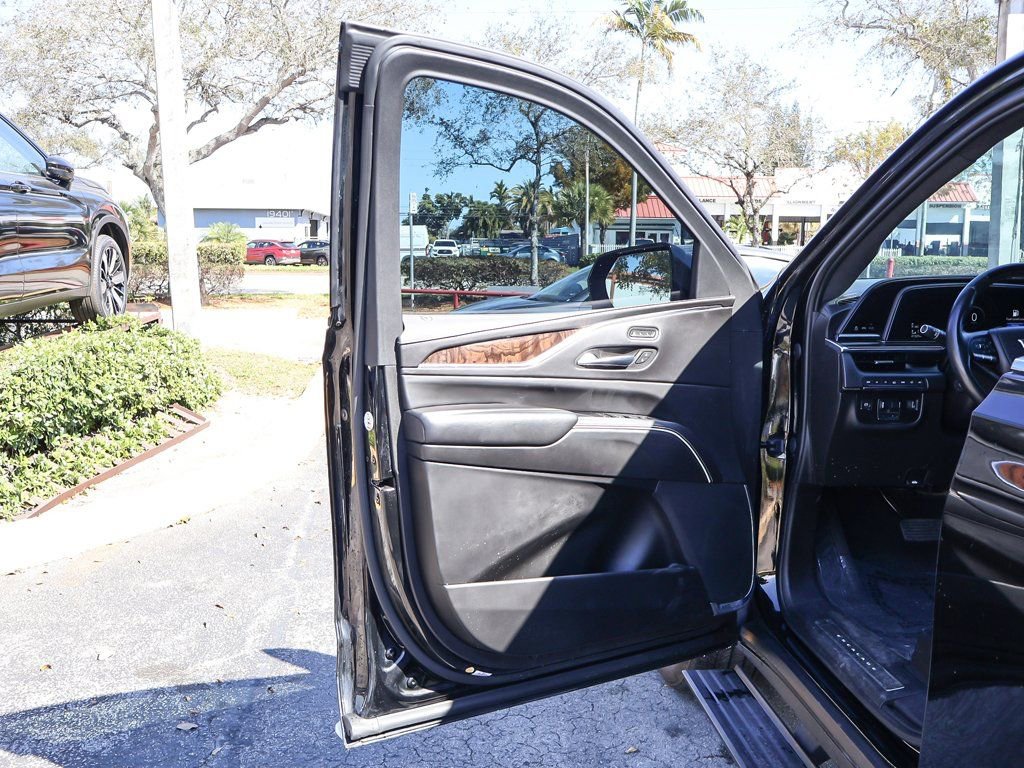 Used 2021 Cadillac Escalade Premium Luxury Platinum image 30