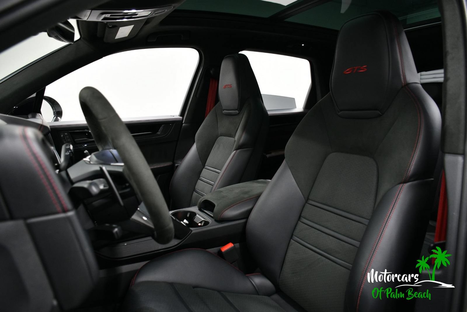 Used 2025 Porsche Cayenne GTS AWD/4WD image 39