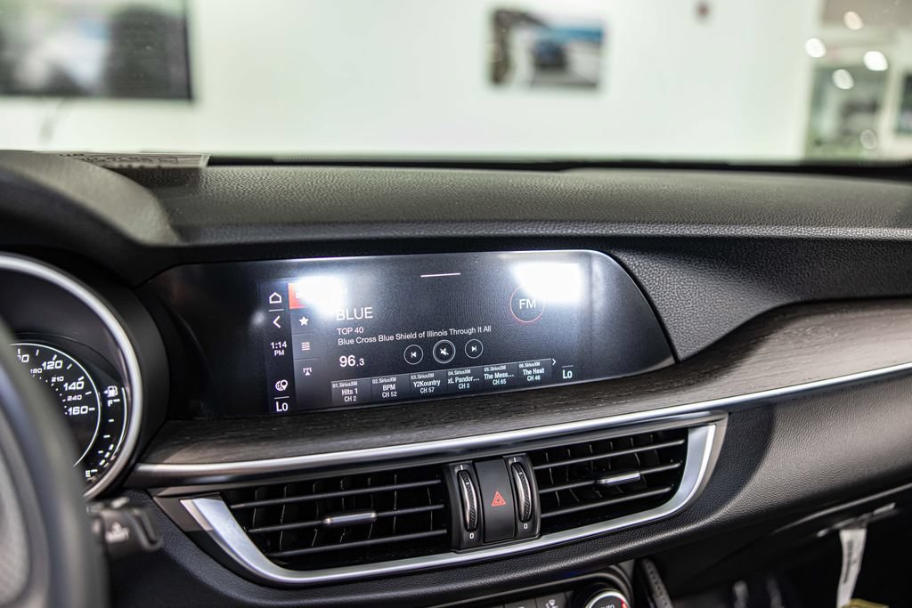 Used 2022 Alfa Romeo Stelvio Ti AWD/4WD image 28