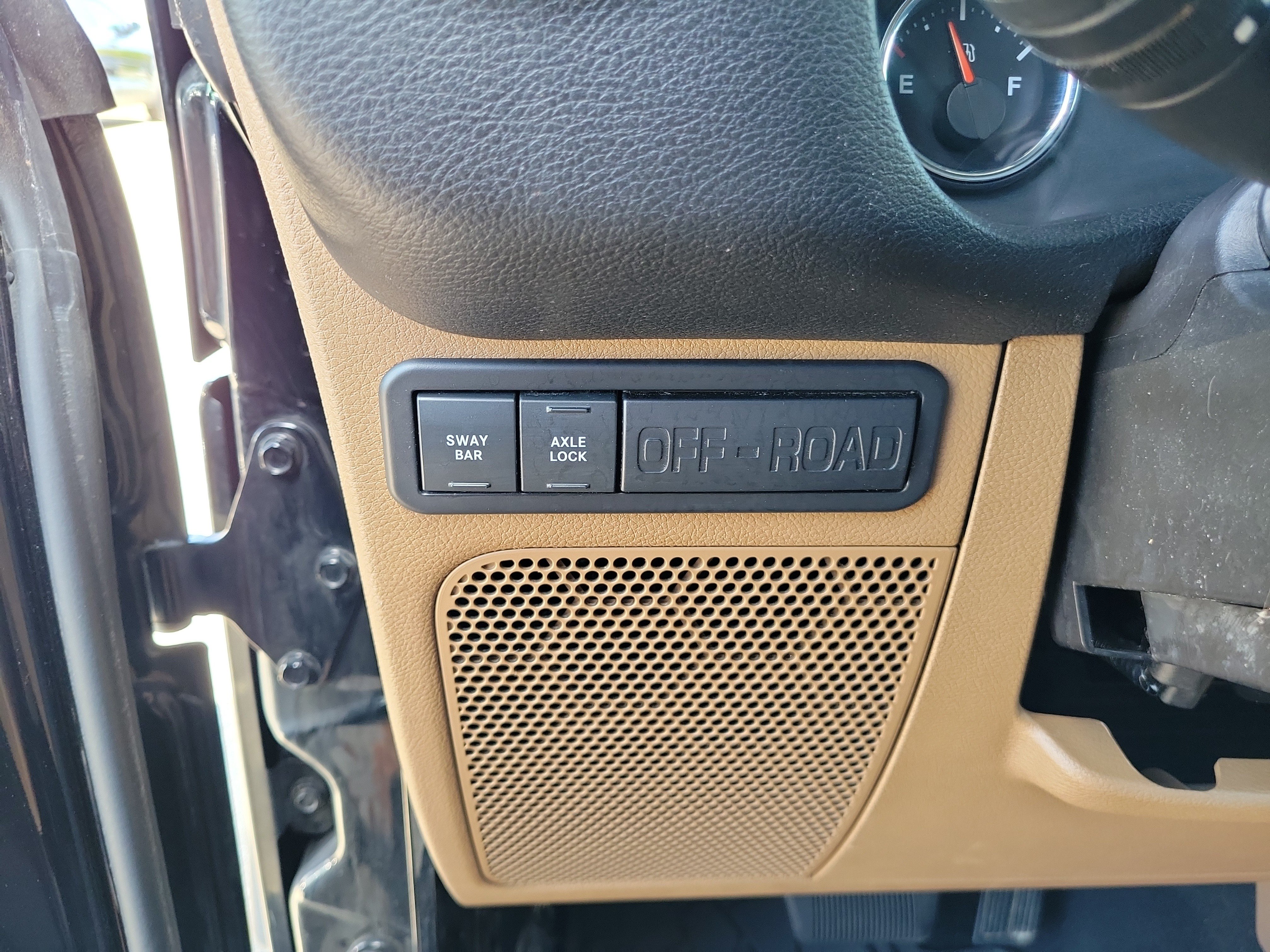Used 2015 Jeep Wrangler Rubicon w/ Power Convenience Group AWD/4WD image 17