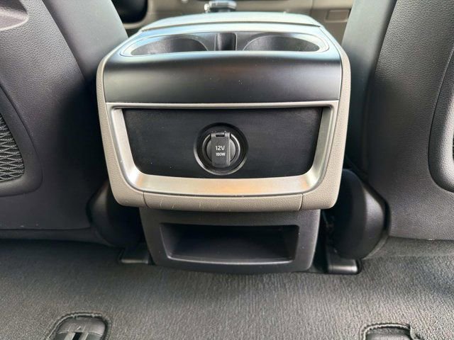 Used 2025 Kia Carnival FWD image 20