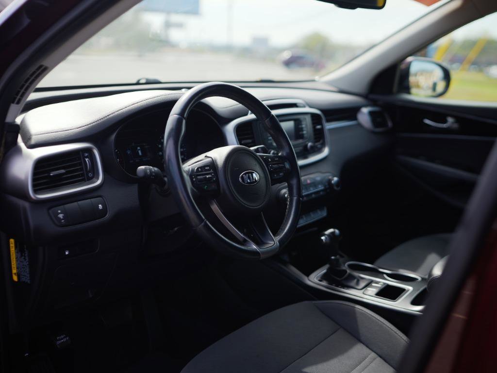 Used 2016 Kia Sorento LX w/ LX Convenience Package image 13