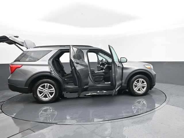 Used 2023 Ford Explorer XLT AWD/4WD image 30