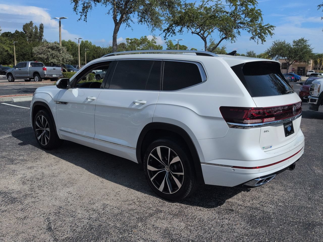 Used 2024 Volkswagen Atlas SEL Premium R-Line AWD/4WD image 6