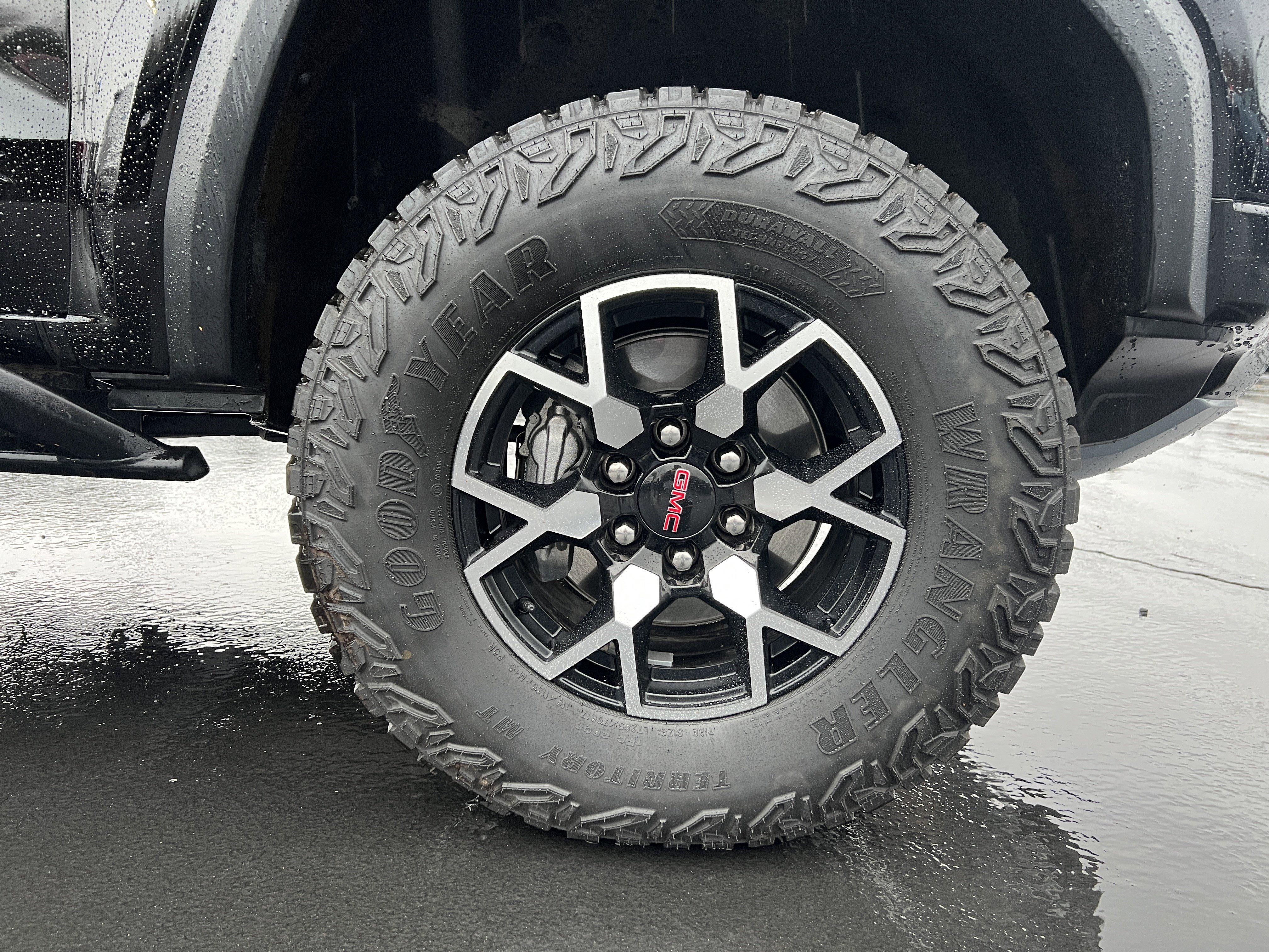 Used 2024 GMC Canyon AT4X image 10