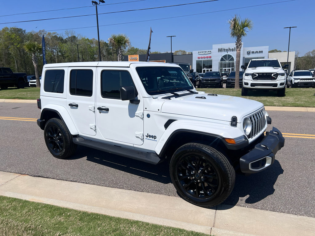 Used 2025 Jeep Wrangler Sahara image 5