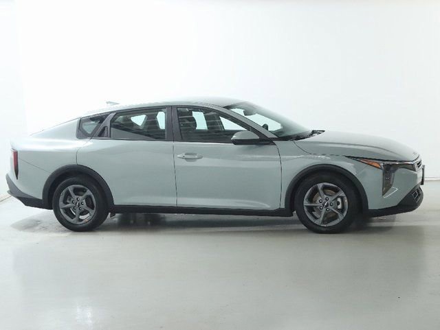 Used 2025 Kia K4 LXS image 11