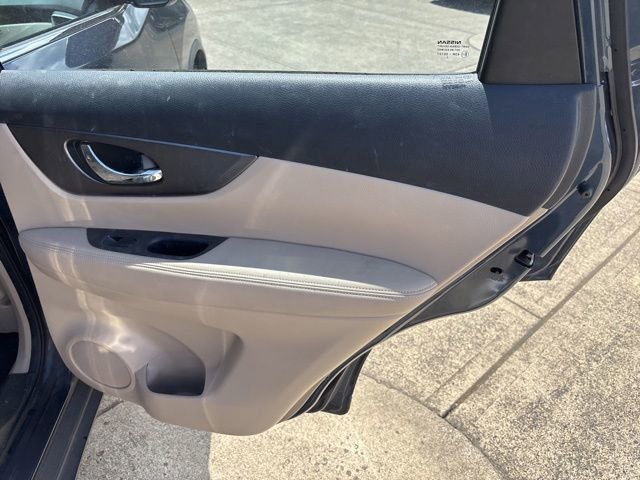 Used 2016 Nissan Rogue S FWD image 31