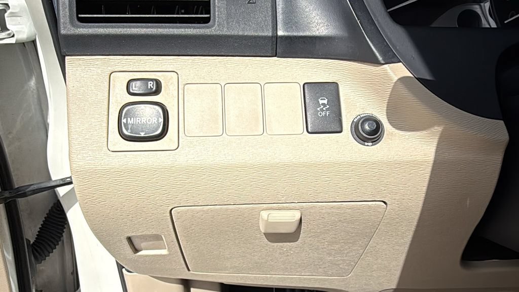 Used 2013 Toyota Venza LE FWD image 31