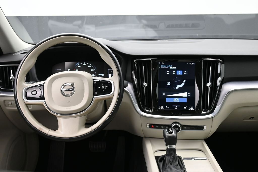 Used 2019 Volvo S60 T5 Momentum w/ Premium Package FWD image 11