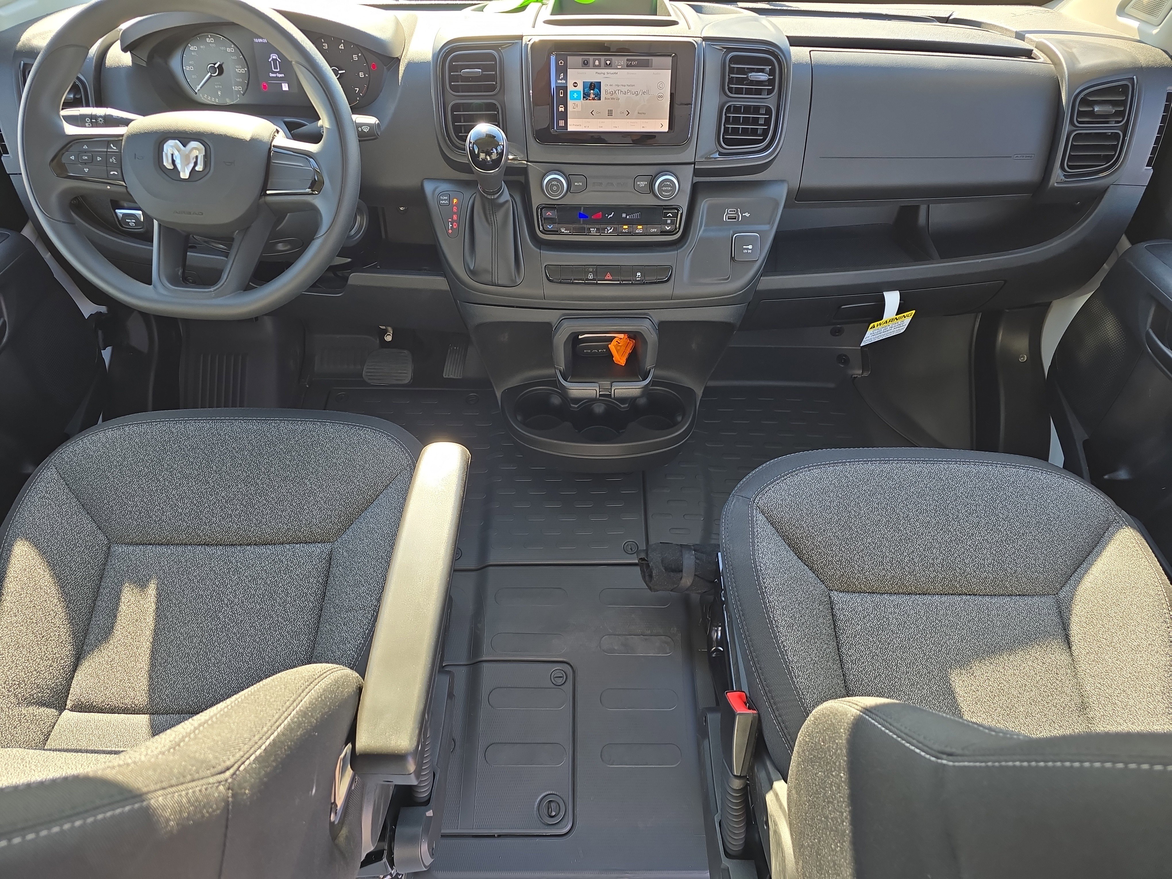 Used 2025 RAM ProMaster 2500 w/ Storage Group image 9