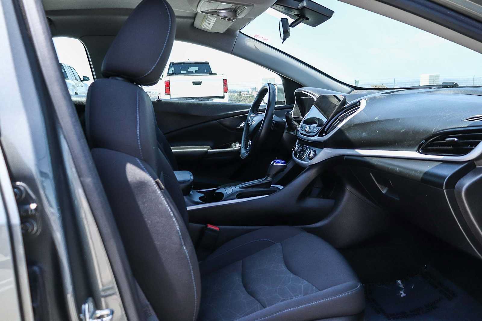 Used 2017 Chevrolet Volt LT FWD image 16