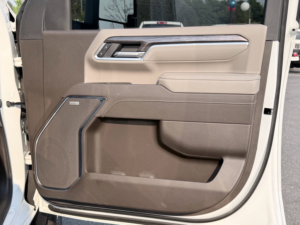 Used 2026 Chevrolet Silverado 2500 LTZ w/ LTZ Premium Package image 32