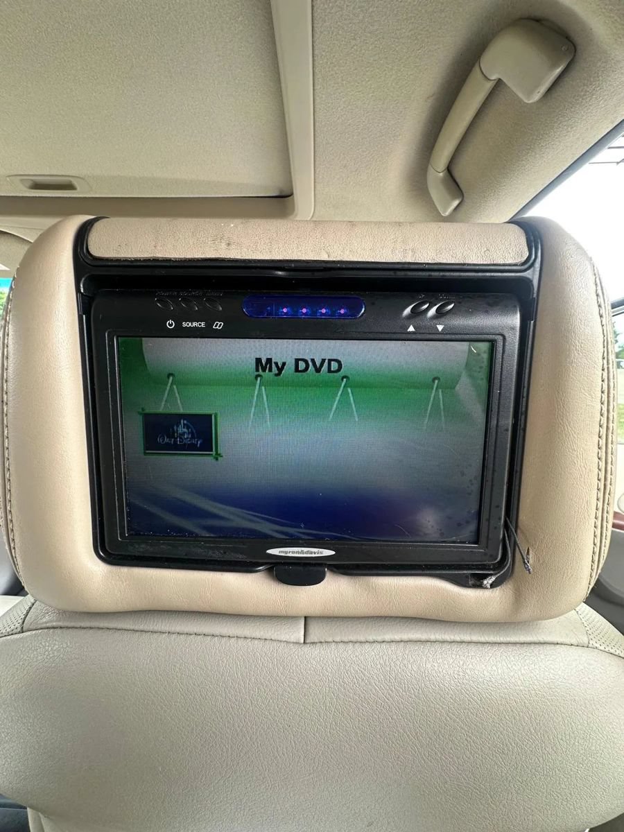Used 2011 Toyota Sienna XLE w/ XLE Navigation Pkg FWD image 13