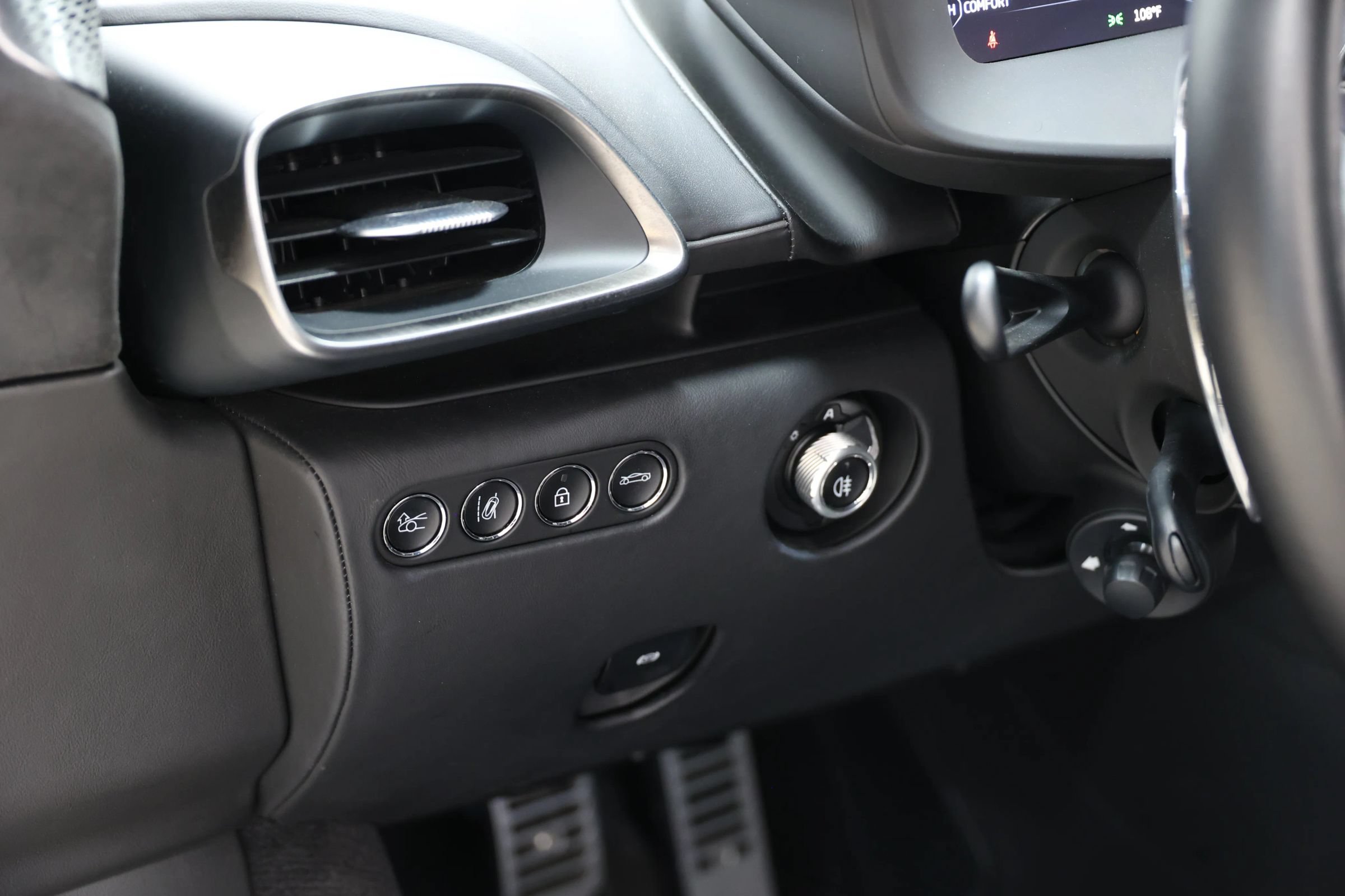 Used 2023 McLaren Artura RWD image 19