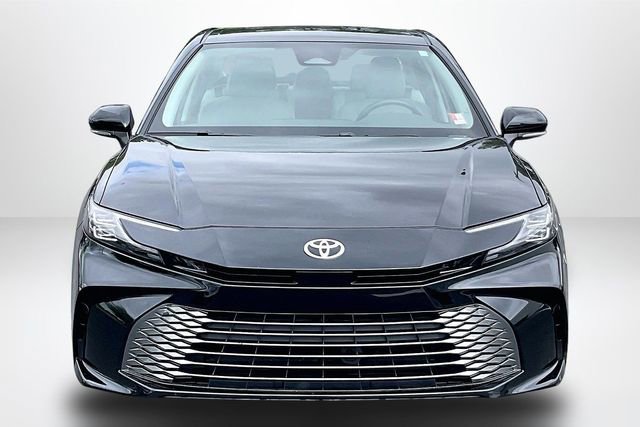 Used 2025 Toyota Camry XLE AWD/4WD image 3