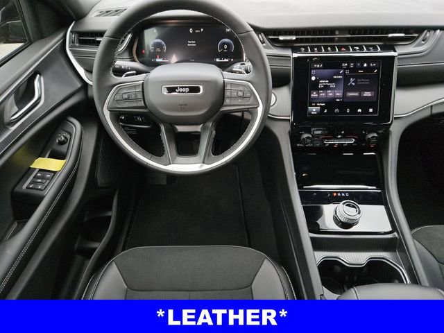 New 2025 Jeep Grand Cherokee Laredo image 4