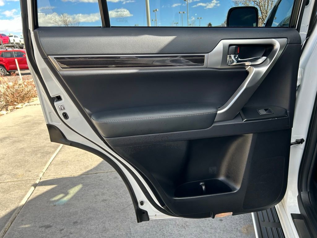 Used 2023 Lexus GX 460 Premium w/ Premium Package image 24